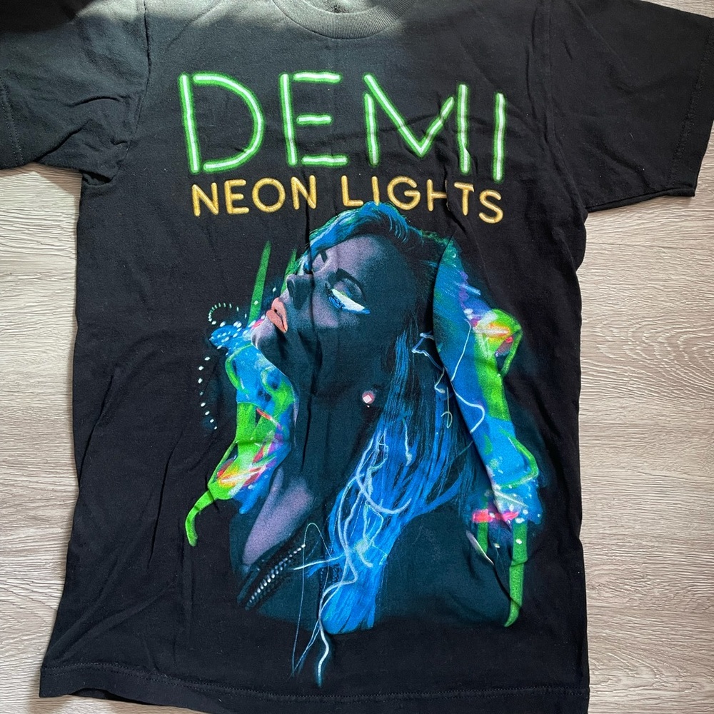 Demi lovato concert t shirt
